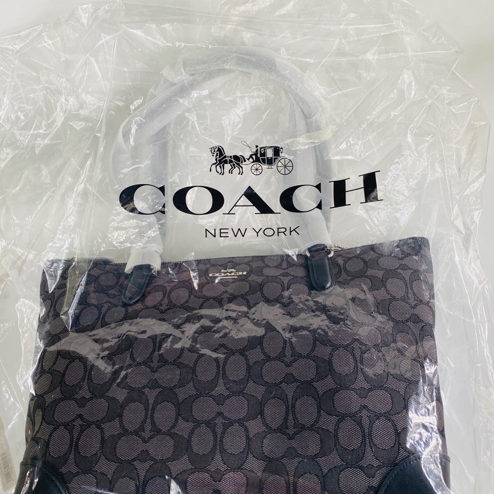 Coach Tote In Signature Jacquard Smoke/Black. - Picture 3 of 9